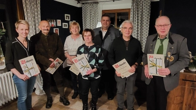 Bürgermeister Dieter Dehling (dritter von rechts) gratulierte den Jubilaren: von links Katharina Forster, Hermann Engelhard, Elfriede Bielesch, Lotte Högner, Hans Pickel, Werner Gleißner. (Bild: Michaela Purrer)