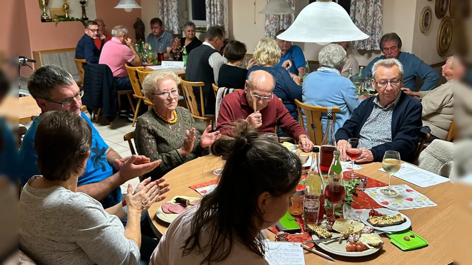 Viel Zuspruch erlebte das Weinfest des SPD-Ortsvereins Haselmühl-Kümmersbruck. (Bild: Lisa Hartinger)