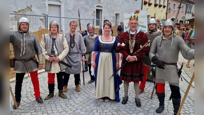 Bierfassrollen am Samstag, 26. April, durch Bärnau, mit Kaiser-Besuch. (Archivbild: Alfred Wolf)