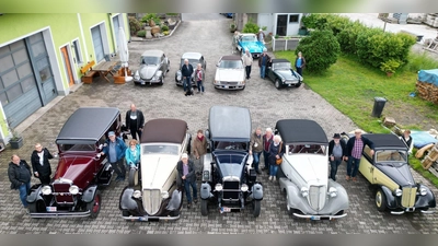 Die Oldtimerfreunde aus dem Landkreis Vohenstrauß, aus Frankenund Ostdeutschland. (Bild: Felix Kleber)