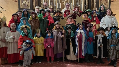 Die Sternsinger von St. Marien beim Aussendungsgottesdienst. (Bild: Gabriele Schötz/exb)