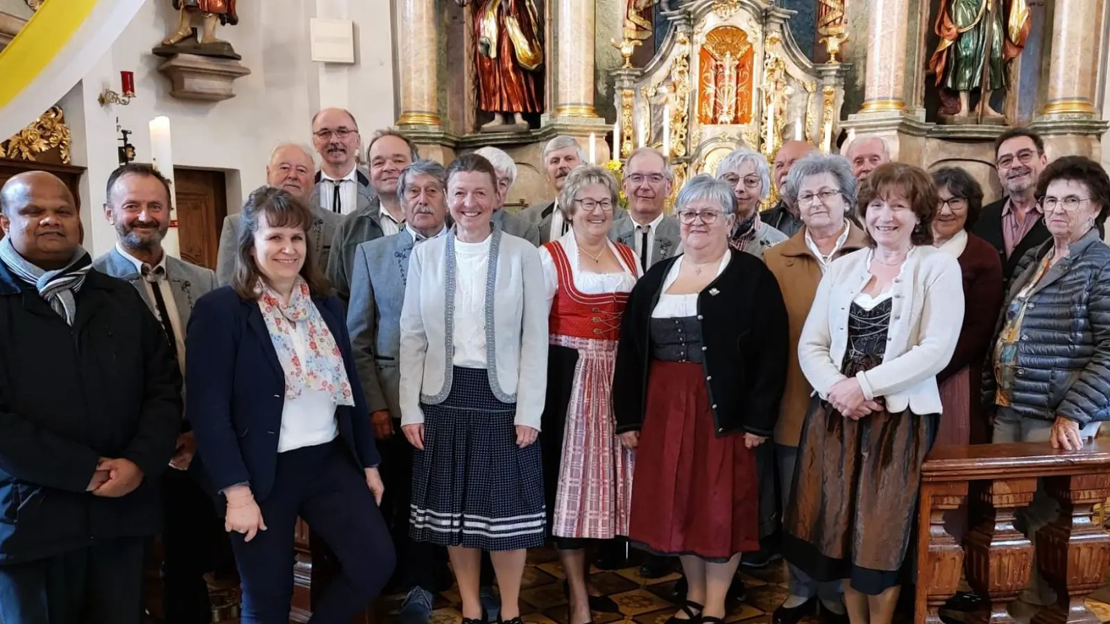 Über den guten Besuch der Maiandacht in Premenreuth freuten sich die Sänger und Musikanten. (Bild: Böhm/exb)