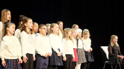 Der Kinderchor begeisterte beim Weihnachtskonzert der Musikschule Marktredwitz. (Bild: Erwin Jahreis/exb)