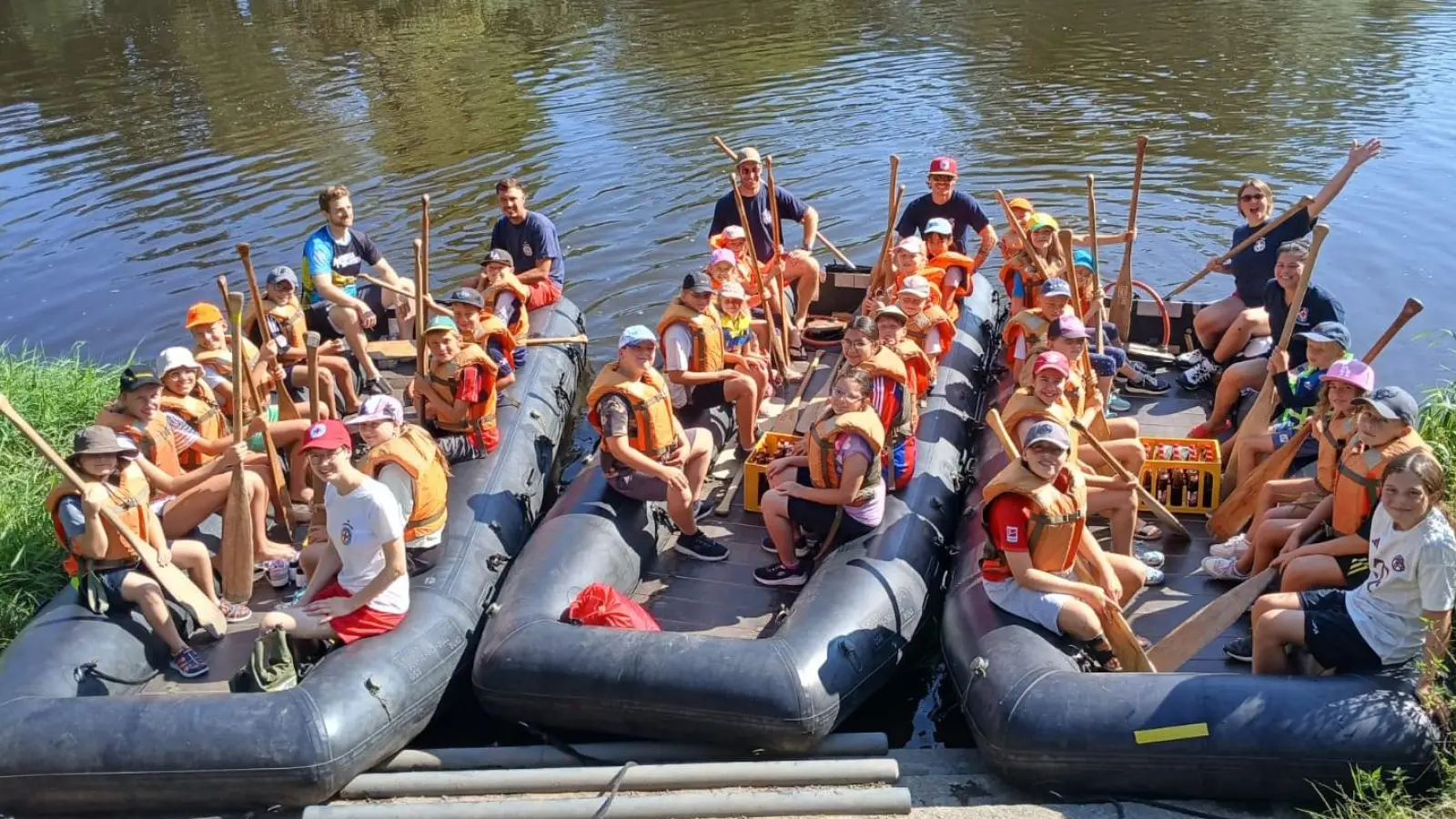 29 Kinder bei der Bootstour im Rahmen des Ferienprogramms. (Bild: Walter Martin)