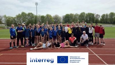 die Athleten aus Cheb und ESV Amberg, zweite von links nach rechts die Trainer Philipp Bäumler, Ulrike Glück und Robert Schißlbauer. (Bild: Horst Pongratz)