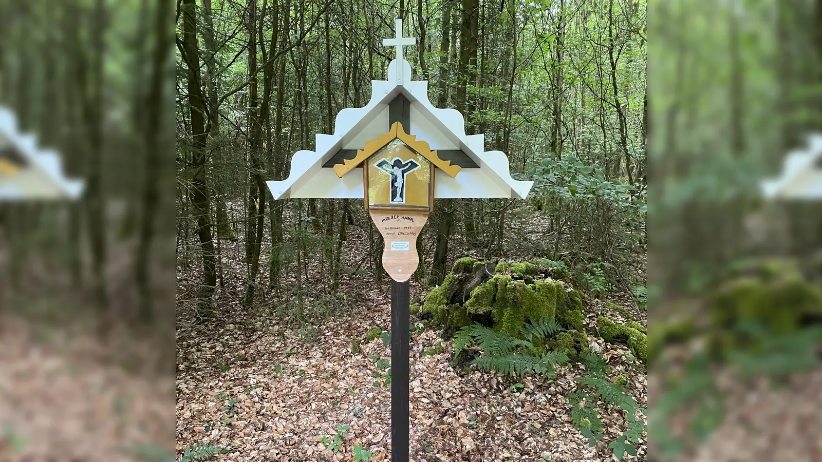 Feldkreuz im Wald beim Wiedenbühl an der Forststraße von Waldthurn nach Neukirchen (Bild: Heiko Glaser)