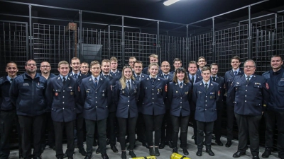 Die Teilnehmer des Frühjahrs-Atemschutzlehrgangs des Landkreises Tirschenreuth stellten sich zum Abschluss zum Gemeinschaftsfoto auf. (Bild: Tobias Steinhauser/exb)