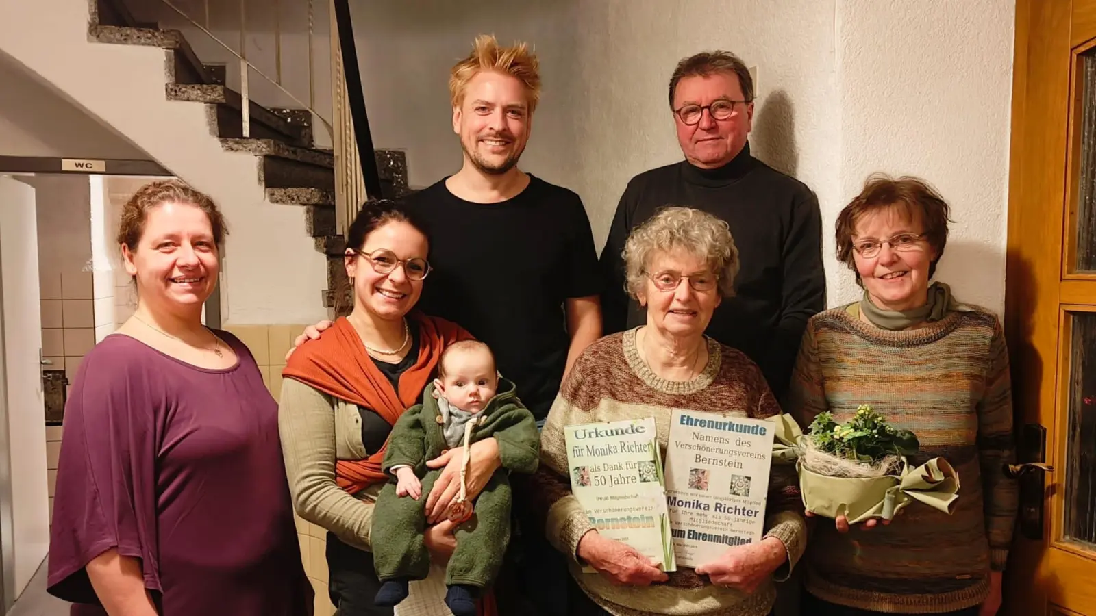 Vorsitzende mit Neumitglieder Wachter und Ehrenmitglied Monika Richter  (Bild: Anita Greger)