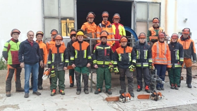 Die Teilnehmer des Feuerwehr-Lehrgangs „Motorsägenführer” in Waldsassen. (Bild: Florian Müller)