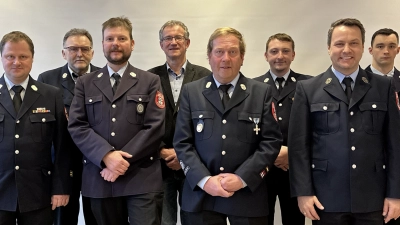 Stefan Sattich, Josef Moritz, Stefan Röhrer, Franz Grabinger, Heribert Domes, Fabian Ernstberger, Hannes Ulbrich, Lukas Moritz (von links) gehören dem Vorstand der Feuerwehr Schwarzach an,  (Bild: Ulbrich/exb)