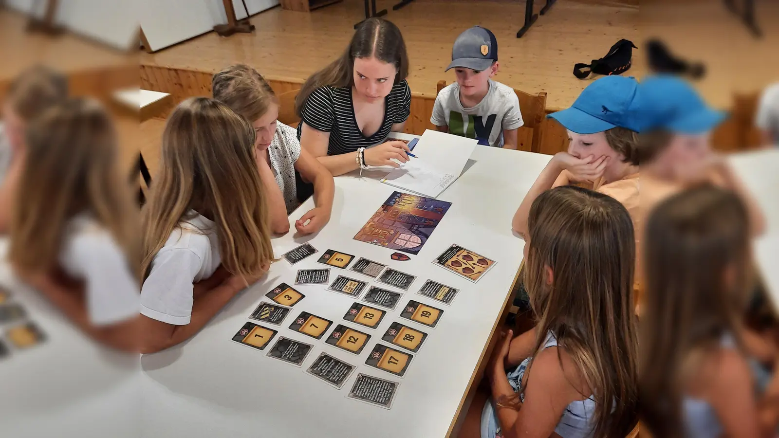 Escape-Game beim Ferienprogramm der Pfarrbücherei. (Bild: Margit Dobmeier)