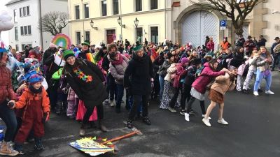 Mit Fliegerlied, Bob und Ruckizucki begeisterten die Kinder sogar die Polizisten. (Bild: Sabine Hayn)