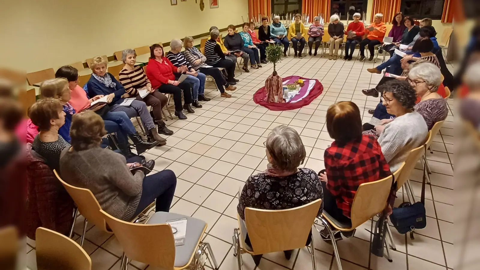 Frauen beim Weltgebetstag. (Bild: Barbara Dirrigl)