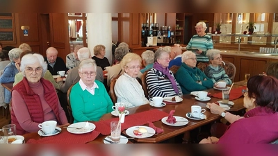 Einen schönen Nachmittag bei Kaffee und Kuchen verbrachten die DJK-Senioren im Wiener Café (Bild: Herma Krettner)