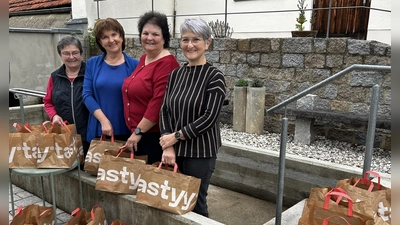 Das sind die ehrenamtlichen Helferinnen der NBH Fensterbach, von links: Betty Bauer, Uschi Weiner, Uschi Kass, Marlene Groitl.  (Bild: Fiona Plank )