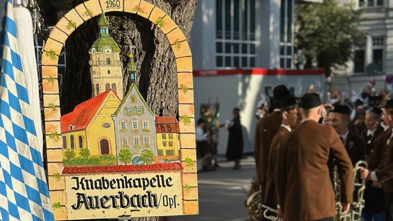 Die Knabenkapelle Auerbach ist beim 189. Trachten- und Schützenzug in München mitgelaufen. (Bild: Cornelia Hamerla)