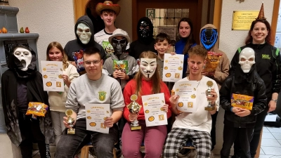 Die Jugend beim Halloweenschießen der Schützengesellschaft Hubertus in Schirmitz. (Bild: R. Kreuzer)