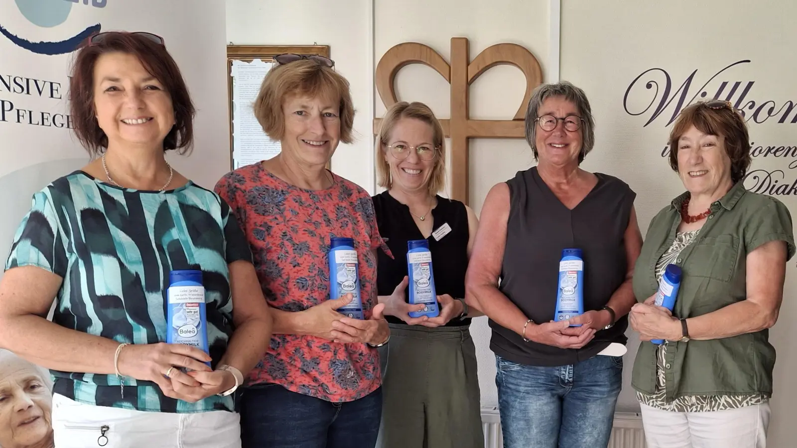 Auf dem Bild sind von links nach rechts: Monika Raab (KDFB), Evi Rauch (KDFB) Cynthia Stephan (Pflegedienstleitung Dr. Kastenbauer-Haus), Erika Beer (KDFB) und Johanna Lang (KDFB) (Bild: Evi Rauch: Evi Rauch)