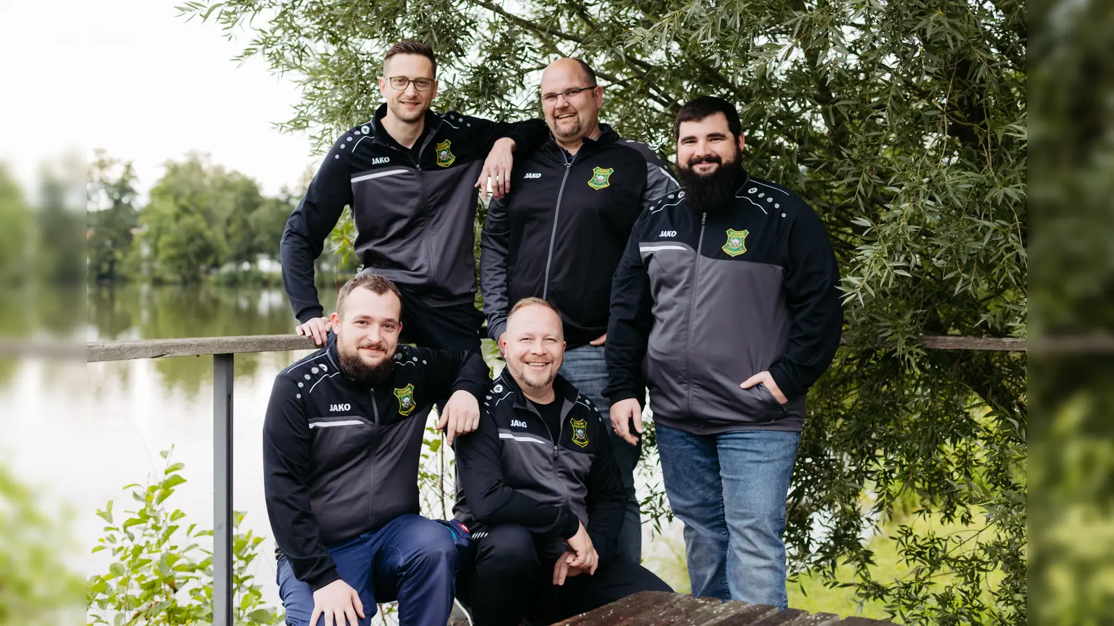 Die Tabellenspitze der Oberpfalzliga Christian Schmidt, Michael Fellner, Thomas Ziegler (stehend von links) und Johannes Böhm, rechts Erol Weyhermüller (knieend von links)<br> (Bild: Melanie Eckl/exb)