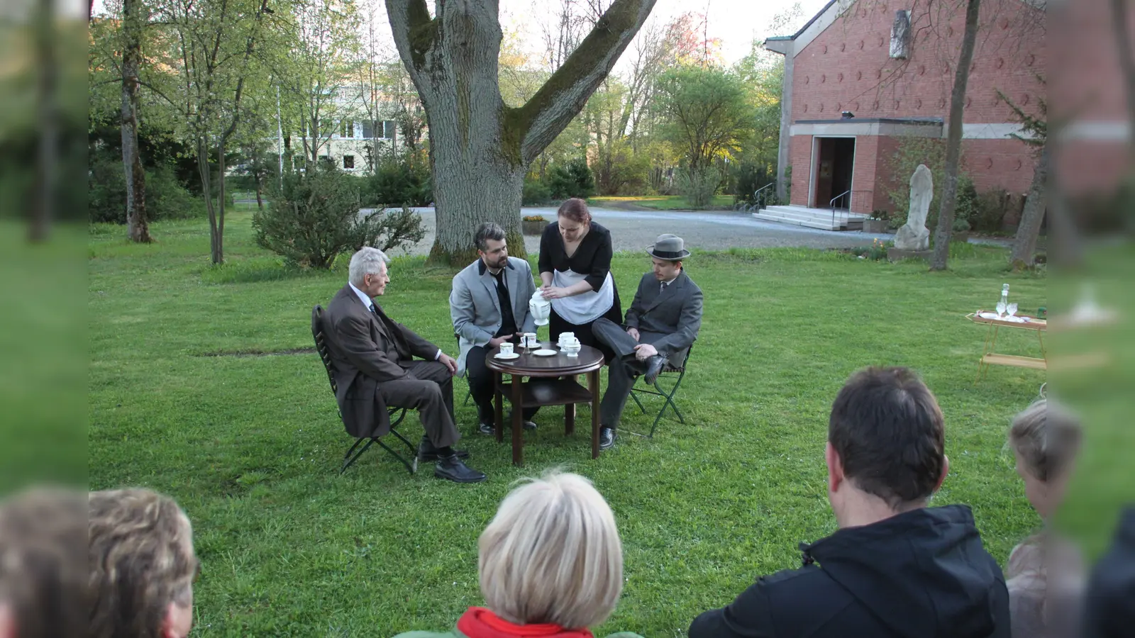 Impression von der Schauspielszene um Fabrikdirektor Johannes Schlipkak (Bild: Petra Römer)