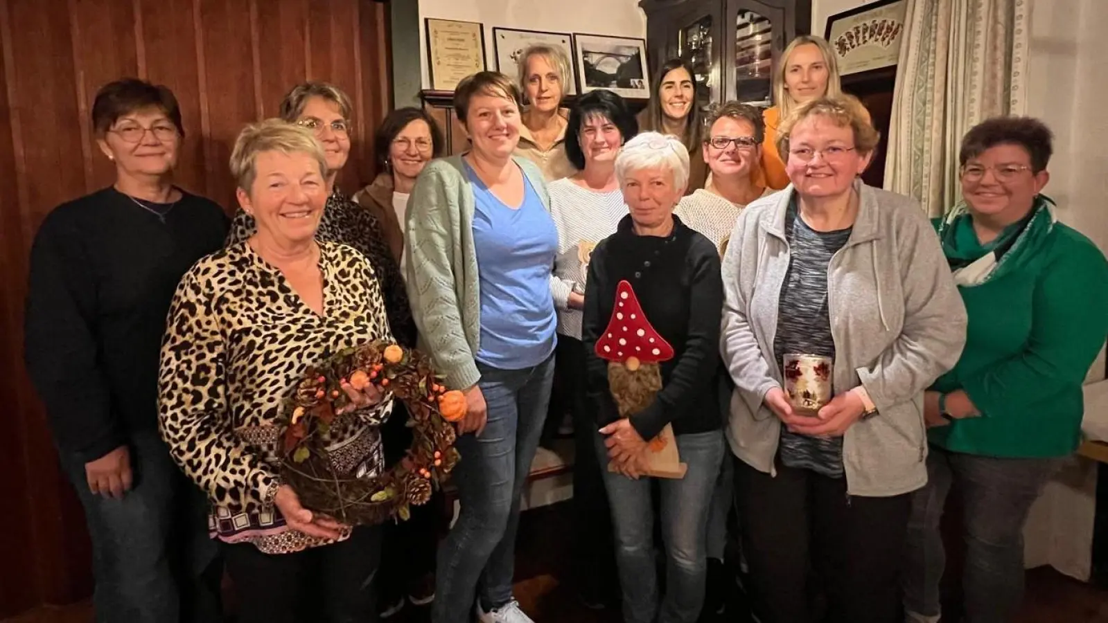 Die Siegerinnen des Herbstschießens in Gaisthal mit Gaudamenleiterin Nicole Schmidt (rechts).  (Bild: Mareike Schmidt)