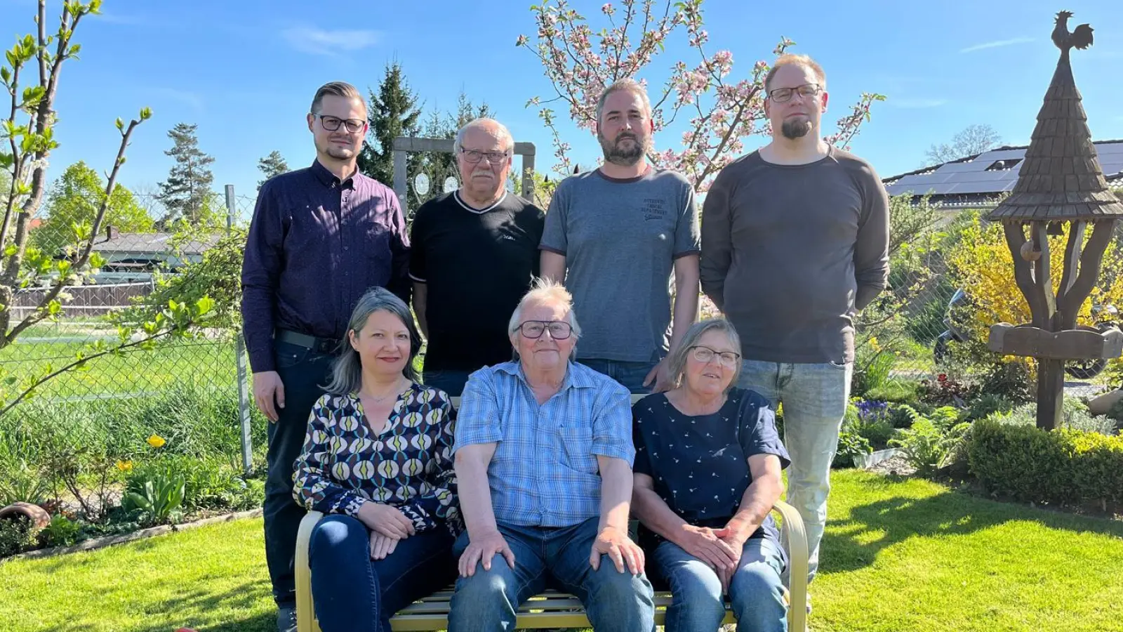 Ein Teil der neuen Vorstandschaft. unten von links: Benedicte Bodelle, Reinhard Heller, Bianca Heller. oben von links: Lars Trinks,Hans Süß, Thomas Hausner, Sebastian Poß. (Bild: Cornelia Heller-Trinks)