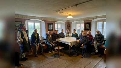 Die Gruppe aus Freudenberg in der Stube des Waldlerhofes. (Bild: Ina Piehler)