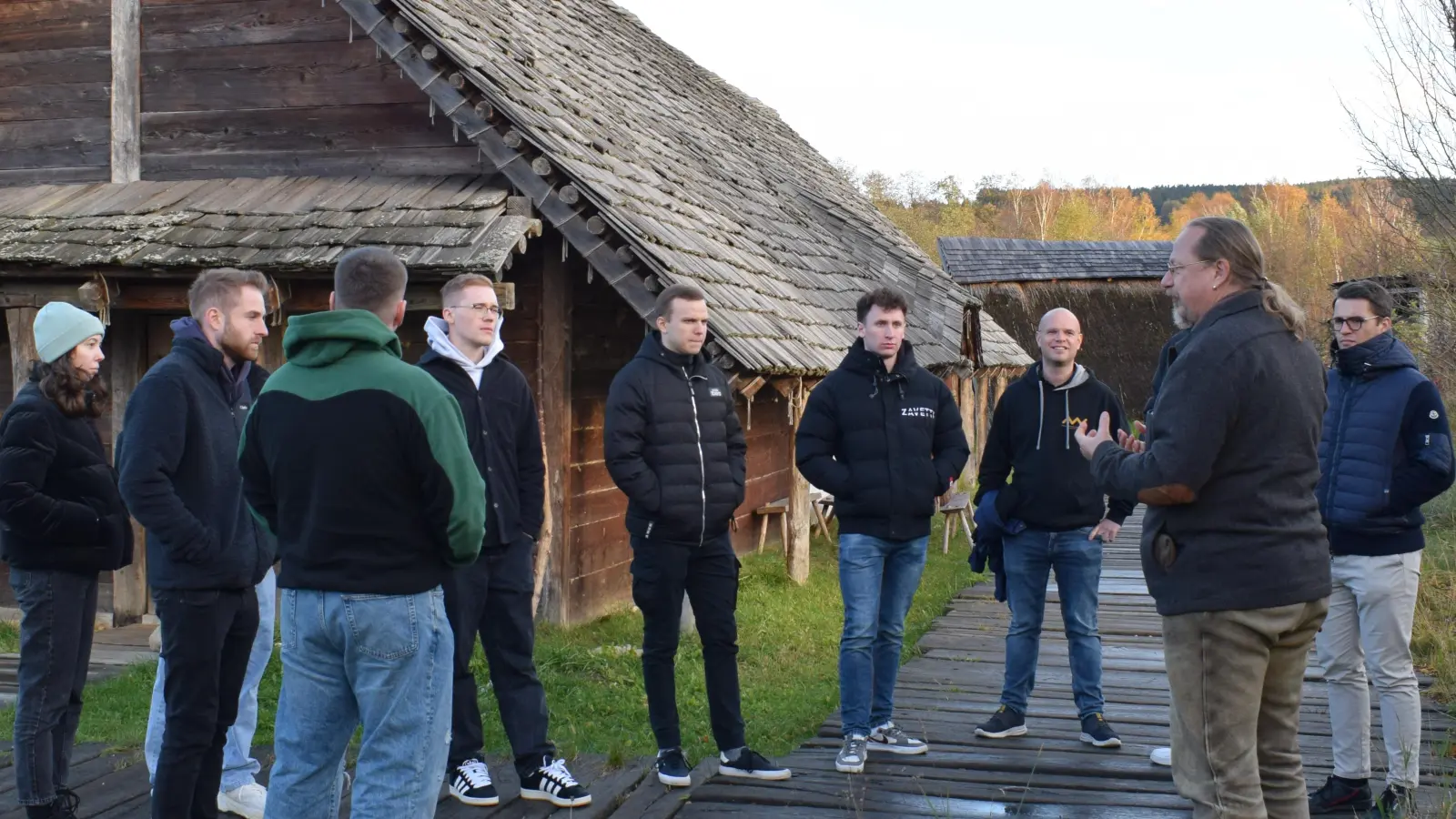 Der Geschichtspark Bärnau ist ein Innovativer Lernort. Neun Studenten des Studiengangs Digitales Management an der OTH in Weiden hatten kürzlich ihre Auftaktveranstaltung für ein Projekt im Freiluftmuseum.  (Bild: szl)