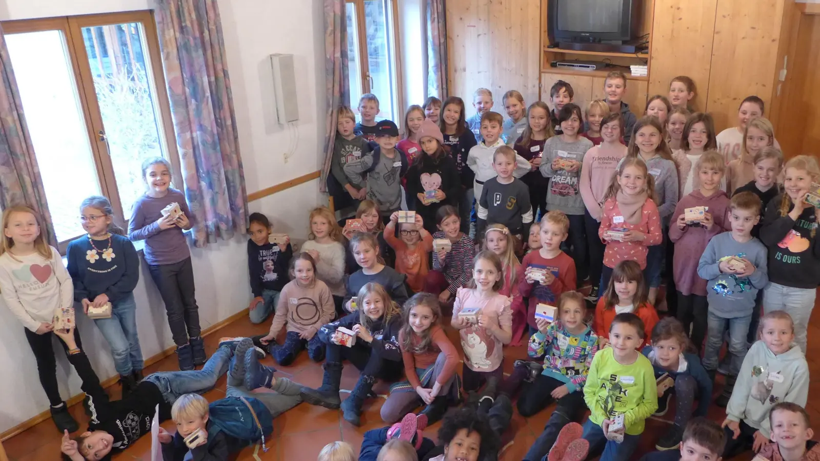 60 Mädchen und Buben erlebten beim Kinderbibeltag in Mitterteich ein abwechslungsreiches Programm.  (Bild: Evangelisches Pfarramt Mitterteich/exb)