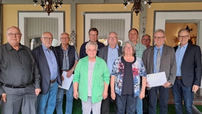 Die geehrten Mitglieder des VdK-Ortsverbandes Waldsassen mit Bürgermeister Bernd Sommer (rechts), VdK-Kreisvorsitzendem Georg Brand (Dritter von rechts) und Ortsvorsitzendem Michael Burger (links).<br> (Bild: Burger/exb)