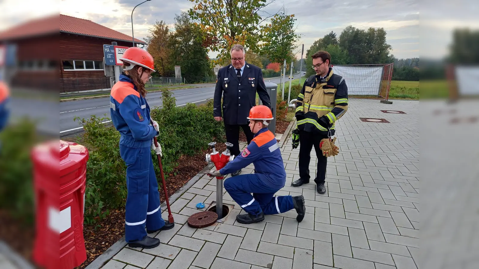 Zwei Mädchen und sieben Jungen der Jugendfeuerwehr Tirschenreuth absolvierten das Leistungsabzeichen Jugendflamme der Stufe II. (Bild: Feuerwehr Tirschenreuth/exb)