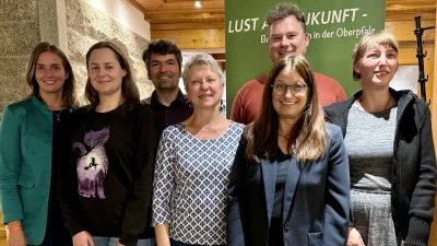 Die Vorstandschaft mit MdL Laura Weber (links): Hanna Rauh, Harald Neumann, Sonja Reichold, Armin Kroher, Angelika Haberberger, Jasmin Eisenberger (von links).  (Bild: Gabi Eichl)