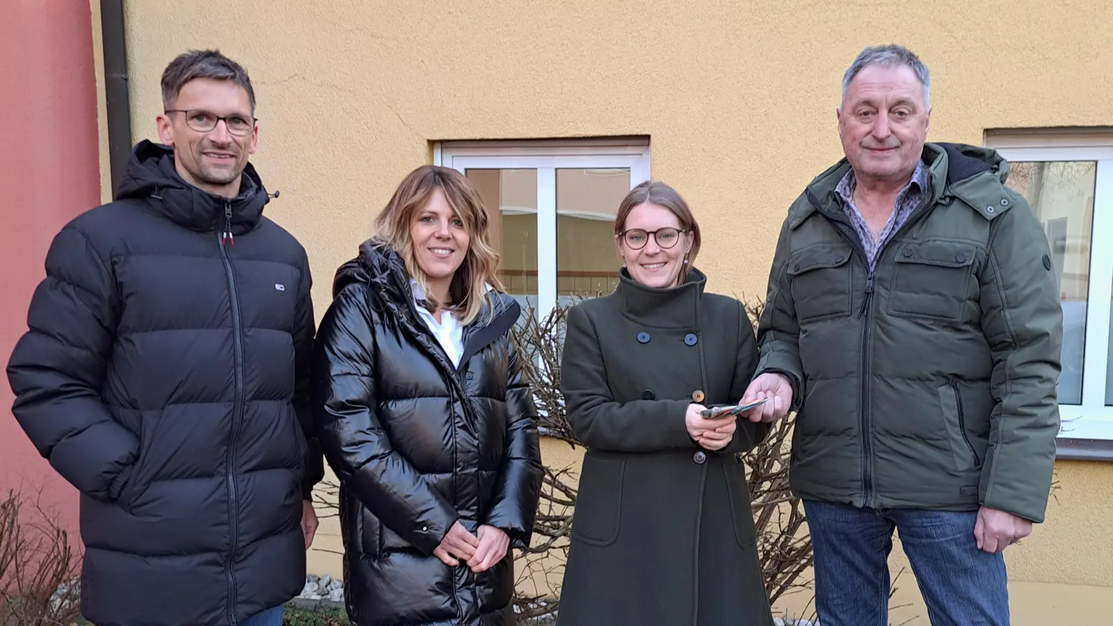 Die Vertreter von Kopf Hoch Konnersreuth zusammen mit Ramona Lindner, von links: Wolfgang Pötzl, Sabrina Wenisch, Ramona Lindner, Edgar Wenisch (Bild: Wolfgang Pötzl)