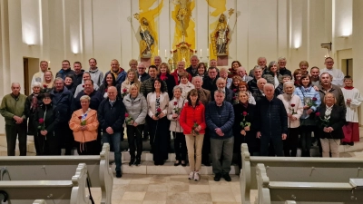 Gruppenfoto der anwesenden Jubelpaare (Bild: Josef Kleber)