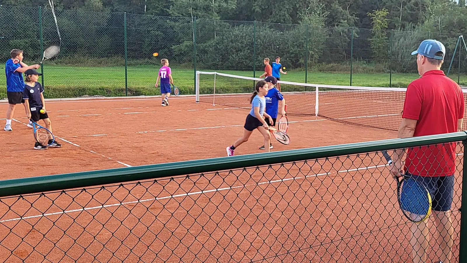 Neue Tennisabteilung mit Kindern beim Schnuppertraining (Bild: Timo Kreuzer)