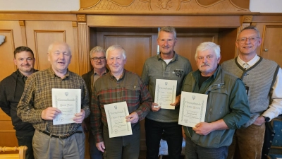Die Jäger der Kreisgruppe Eschenbach ehren langjährige Mitglieder (Bild: Günter Rauh)