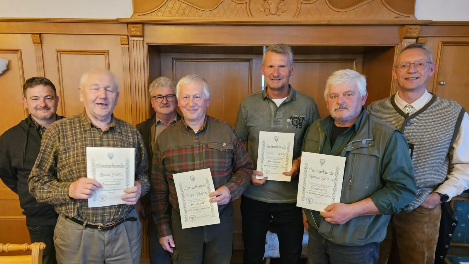 Die Jäger der Kreisgruppe Eschenbach ehren langjährige Mitglieder (Bild: Günter Rauh)