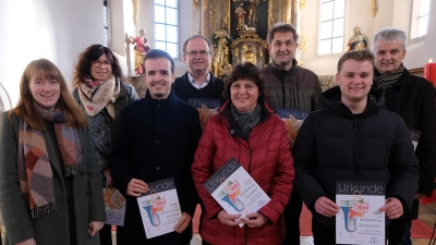 Dankbare Anerkennung fanden Bläserinnen und Bläser des Posaunenchores für ihre langjährige Treue, die durch Leiterin Tanja Riedel (erste Reihe links) ausgezeichnet wurden. (Bild: Fred Lehner)