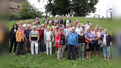 Eine BRK-Reisegruppe besichtigte die Sächsische Schweiz und die Dresden. Unser Bild zeigt die Gruppe im Zwingergarten in Dresden. (Bild: Konrad Rosner)