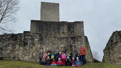 Zur Vertiefung des Projekts „Ritter und Burgen“ besuchte der Kindergarten Dieterskirchen, Gruppe „Raupenland“ am 23.02.24 die Burgruine in Haus Murach.  (Bild: Janette Toma )