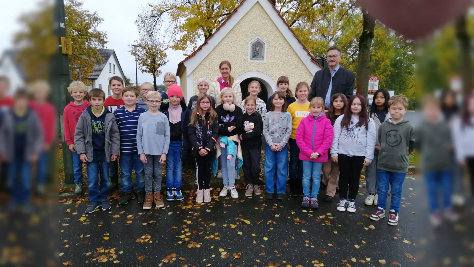 Die Klasse 4c der Grundschule Stulln besuchte Bürgermeister Hans Prechtl im Rathaus.<br> (Bild: Herbert Rohrwild/exb)