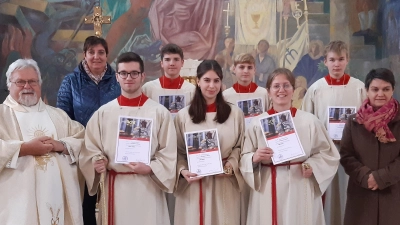 In Oberwildenau werden die langjährigen Ministranten mit einem Dank für ihren Dienst am Altar verabschiedet. (Bild: Silvia Ippisch/exb)