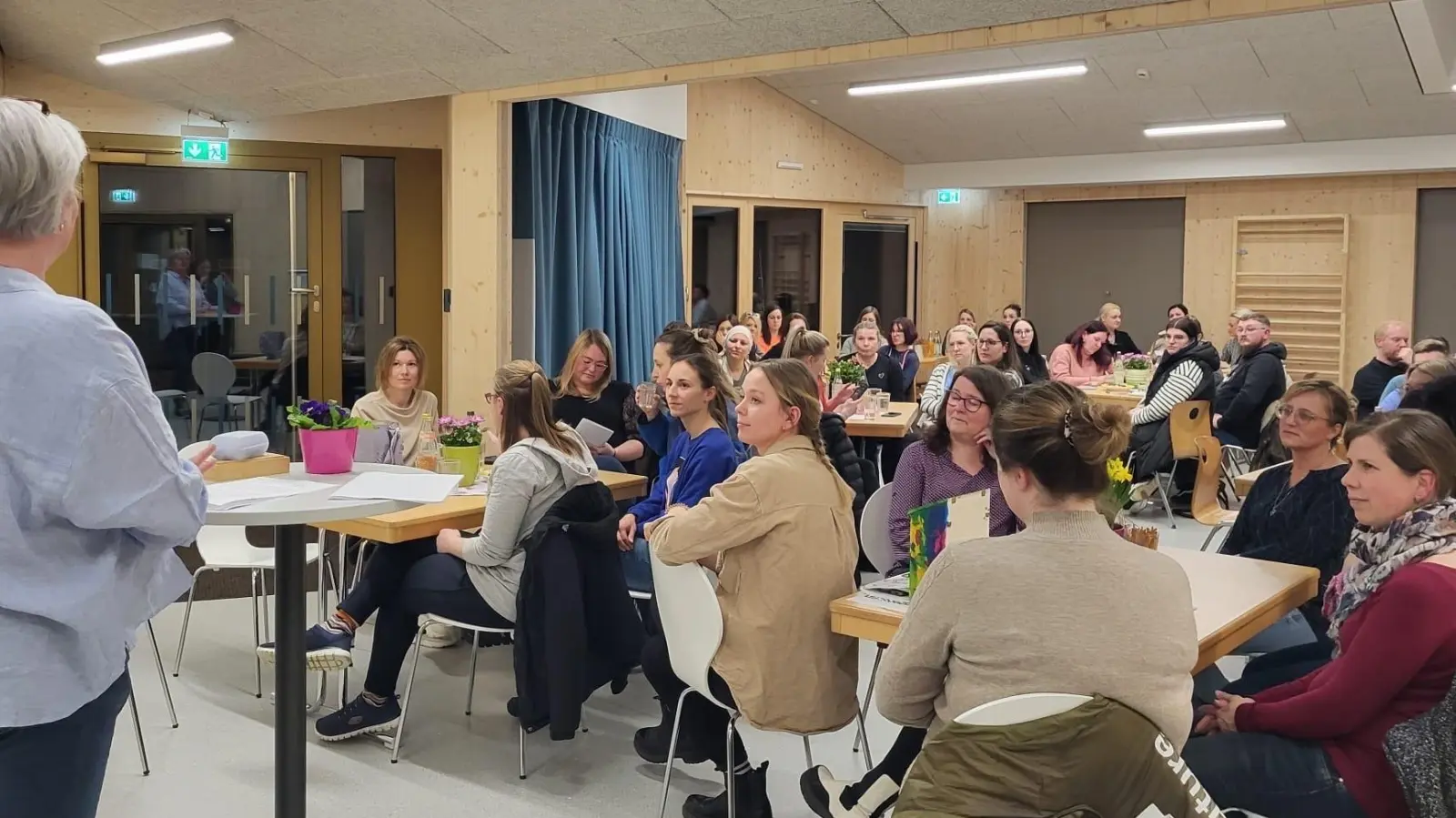 Ein Impulsvortrag war bei einem Elternabend im Mitterteicher Kinderhaus Purzelbaum zu hören. (Bild: Sabine Frank/exb)