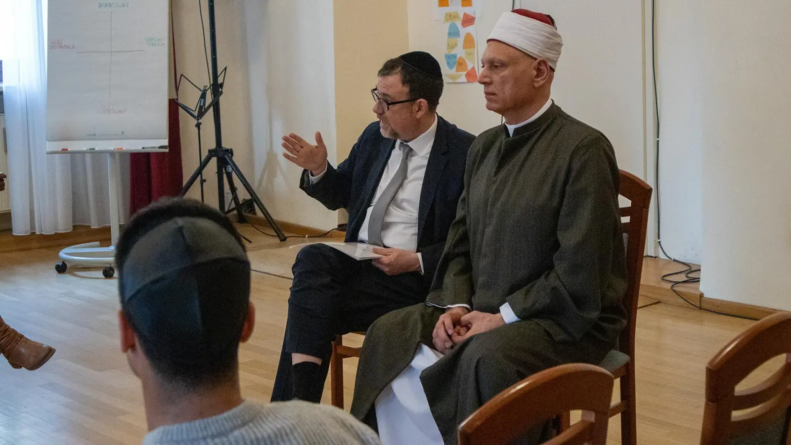 „Interreligiösen Workshop der Berufsschule Amberg”. (Bild: Johannes Mehringer)