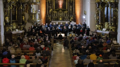 All Generations in der Pfarrkirche in Erbendorf beim Benefizkonzert. (Bild: Michael Birkhan)