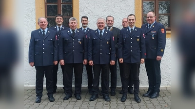 Das neue Führungsgremium der Feuerwehr Neusatz zeigt das Bild.  (Bild: Feuerwehr Neusath/exb)