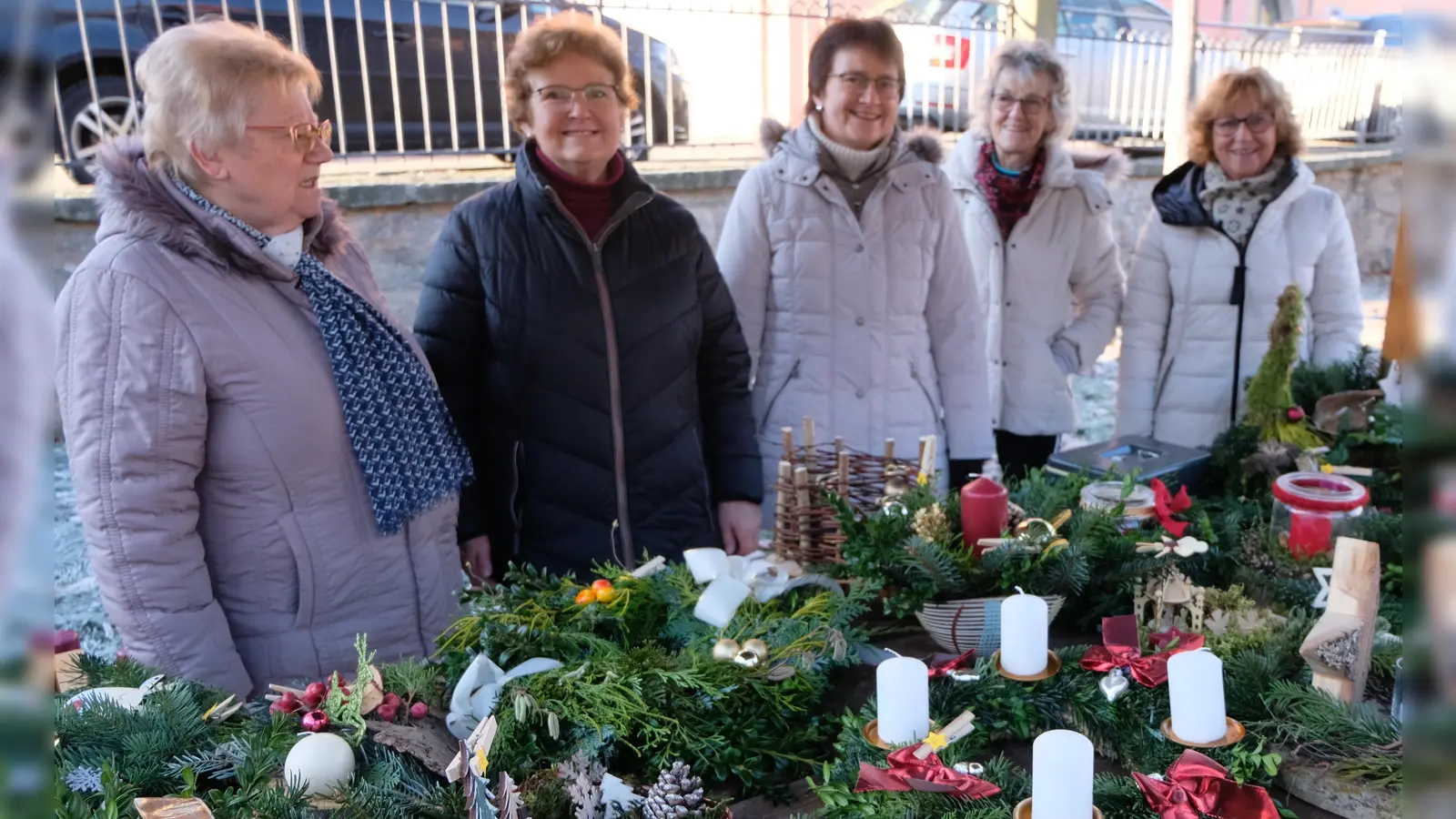 Adventsbasar des Evangelischen Frauenbundes erfreut Besucher (Bild: Fred Lehner)