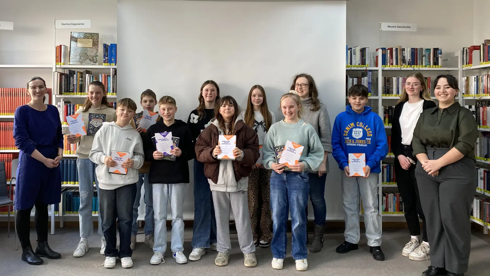 Die Sieger beim Vorlesewettbewerb der Bibliothek Schwandorf.  (Bild: Christin Präßler)