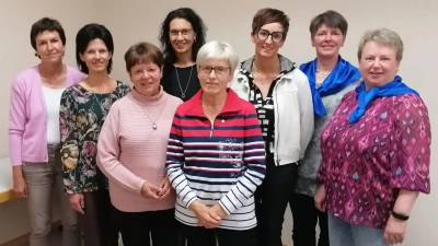 Die stellvertretende Diözesanvorsitzende Rita Kleierl, Edeltraud Schwandtner, Martha Saalbach, Gabi Attenberger, Maria Fornasiere, Silvia Schönberger, Karin Weiß, Gisela Eckl (von links).  (Bild: Andreas Eckl)