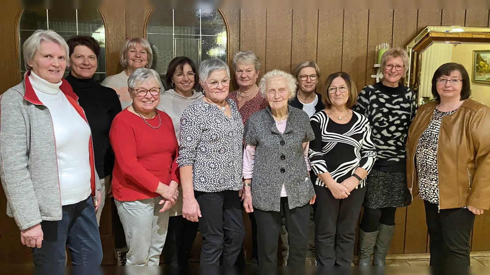 Traditionell ehrte die Frauen Union Wernberg-Köblitz bei ihre Weihnachtsfeier langjährige Mitglieder, verbunden mit einem herzlichen Dankeschön für ihre Treue und ihre aktive Unterstützung.  (Bild: Elisabeth Weidner)